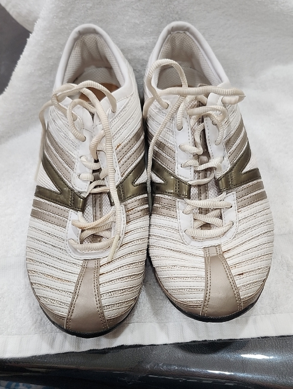 VINTAGE NIKE SHOX QVIDA SNEAKERS
